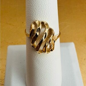 Vintage 14K Yellow Gold Wave Ring Abstract size 6